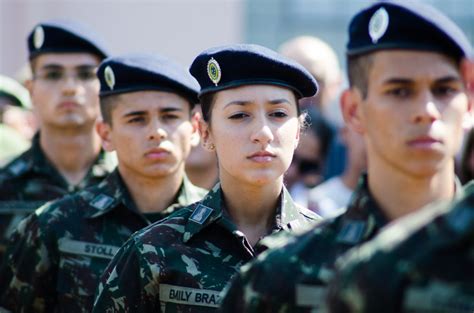 Mulheres no Exército o que esperar do alistamento militar feminino em