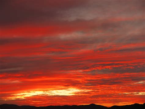 「一発逆転の夕焼け」～曇りの日にこそ狙う～ 光つかまえて～雫と海と季節のフォトブログ～