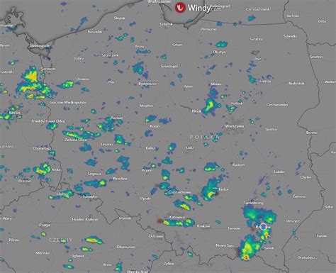 Grzmi i pada w Polsce Burze niosą ulewny deszcz i silny wiatr Wiemy