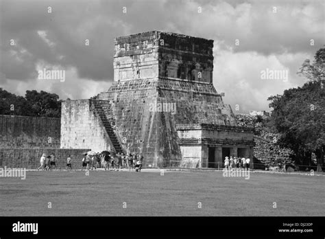 Chichen Itza Mayan Ruins Stock Photo Alamy