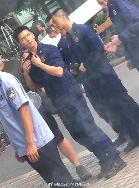 杨洋我的人间烟火新路透 蓝色制服造型干练十足 新浪图片