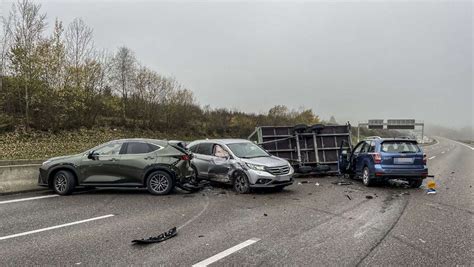 A Nahe Rutesheim F Nf Verletzte Bei Schwerem Unfall Landkreis B Blingen