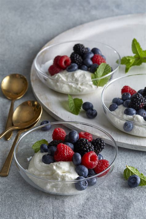 Energizing No Fuss Breakfasts Ricotta Cream With Berries