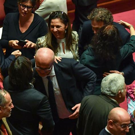 La Manovra Passa Al Senato Via Libera Alla Fiducia Con S E No