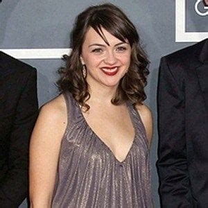 Neyla Pekarek - Age, Family, Bio | Famous Birthdays