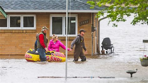 Thousands In Michigan Evacuated As River Dams Break Flood Communities