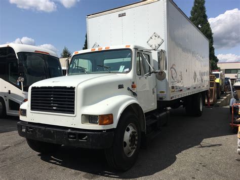 2000 International 4700 5 Ton Box Truck With Moxon Power Tailgate