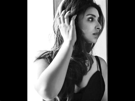 Parineeti Chopra Hot Photoshoot Pictures From Mauritius Filmibeat