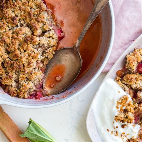 Crumble Mit Rhabarber Und Erdbeeren Schnelle Einfache Und Gesunde