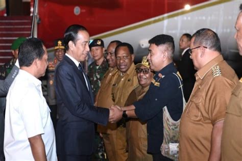 Jokowi Resmikan Bandara Ewer Di Asmat Percepat Mobilitas Barang Dan Orang