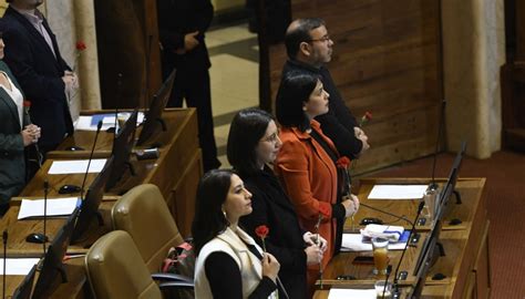 C Mara Realiza Minuto De Silencio En Memoria De Guillermo Teillier