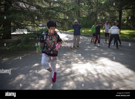 Jianzi china hi-res stock photography and images - Alamy
