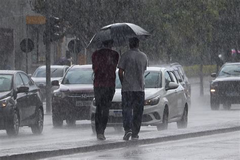 Inmet emite alerta de tempestade para 251 municípios do Paraná veja