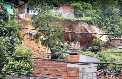 Rj Deslizamento De Terra Mata Ao Menos 11 Pessoas Em Comunidade De