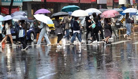 高雄上午大雨狂下 全台累積雨量前5名都在高雄 生活新聞 生活 聯合新聞網