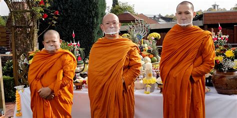 Buddhistische M Nche Weihen Neunk Pfigen Gl Cksgott In Haltern Ein