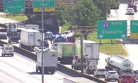 Triple Team Traffic On Twitter Crash Blocks The I 85 Nb Ramp To