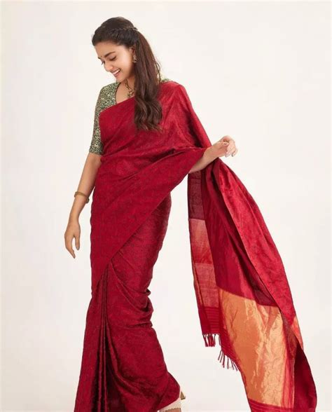 Keerthy Suresh Looks Beautiful In A Simple Red Silk Saree