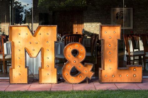 Alquiler De Letras Con Luces De Madera Para Bodas En Mas De Sant Lle