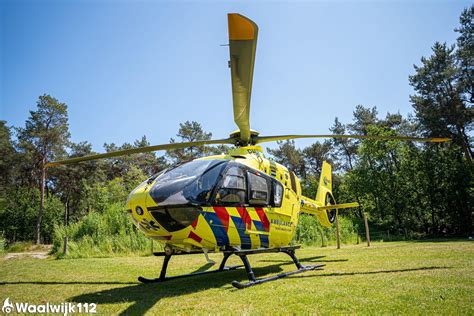 Traumahelikopter Landt Op Camping Voor Medische Noodsituatie Helvoirt