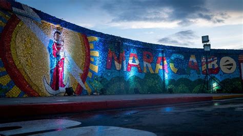 Así quedó el mural con 80 000 tapas plásticas en Maracaibo Café con