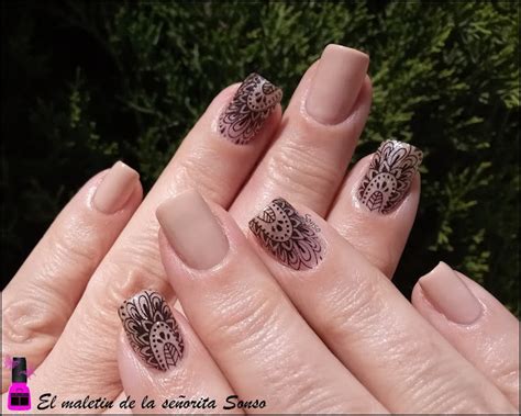 El maletin de la señorita Sonso Manicura nude y rosa glitter mándala