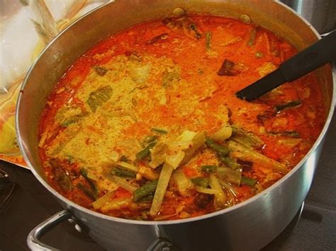 Making Sayur Lodeh | Singapore Food