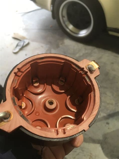 Symptoms Of A Cracked Distributor Cap