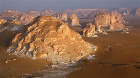 Sunrise in the White Desert (Sahara al Beyda), Egypt [OC] [3867x2175] : desertporn