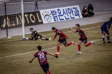 충남아산fc Vs 김천상무 조영욱 극장 역전골 직후 사진 국내축구 에펨코리아