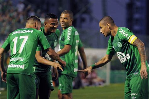 Brasileir O Santos Perde Para Chape E D Adeus Ao T Tulo Placar