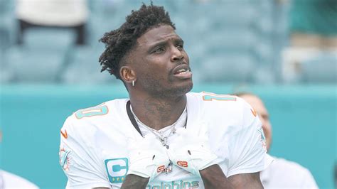 Dolphins Wr Tyreek Hill Dealing With Wrist Injury That Could Affect