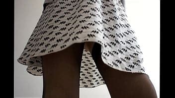 Mirando Debajo De Su Falda XVIDEOS