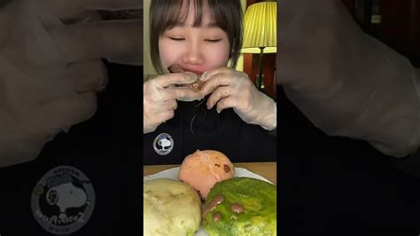 Portrait Mukbang ASMR Chocolate Lava Bun Bread Kwai Eating Kwai