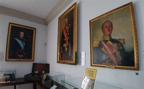 El Museo Militar de A Coruña sigue homenajeando a Franco con un busto y