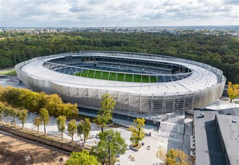 DARIAUS ir GIRĖNO stadionas Ąžuolyno g Kaune AIRWAVE