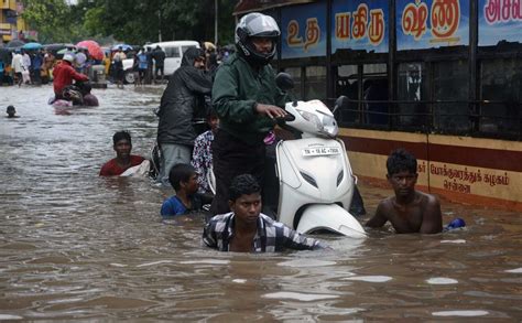 23 Photos That Capture How Devastating The Floods Are In Chennai Right Now