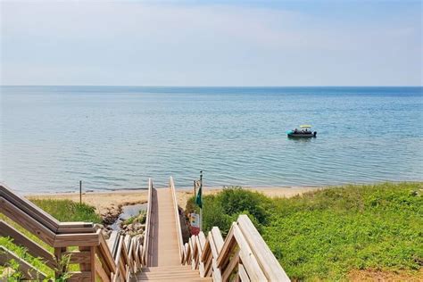 Newcome Beach + what's the parking like? 🏖⚓ South Haven Michigan travel blog - Flashpacking America