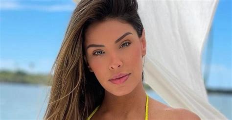 Biqu Ni Fio Dental Ivy Moraes Tira Parte De Cima E Faz Topless Em