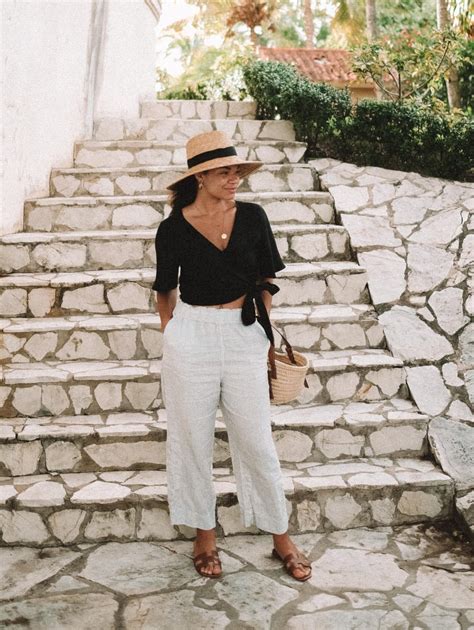 The 10 Right Tops To Wear With Linen Pants For An Effortlessly Chic