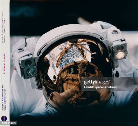 Astronaut Helmet Reflection Photos and Premium High Res Pictures ...