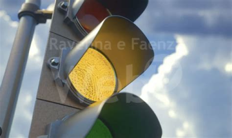 Attenzione Semaforo Lampeggiante In Via Faentina Incrocio Con Le Vie