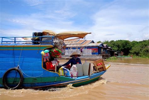 Excursi N Al Pueblo Flotante Chong Khneas En Tonl Sap Camboya Un