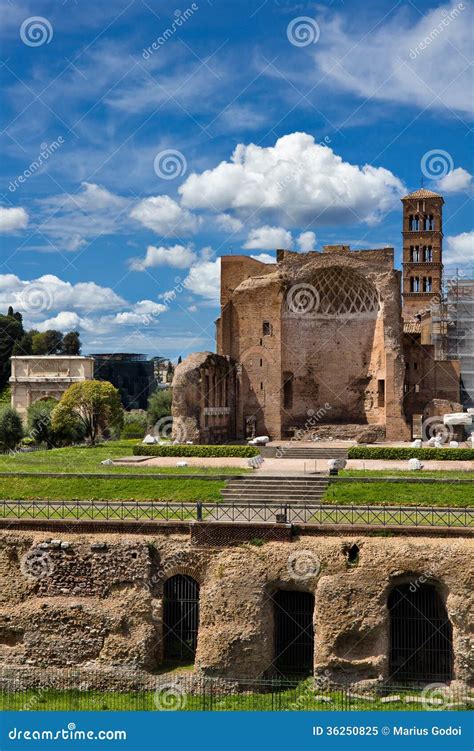 Edificios Romanos Antiguos En Roma Italia Imagen De Archivo Imagen De