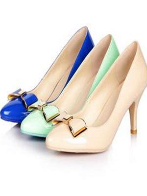 Туфли на среднем каблуке: фото красивых модных моделей