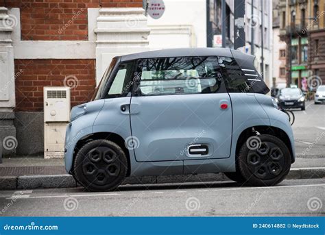 Het Profiel Van Blue Citroen Is De Beroemde Franse Elektrische Auto