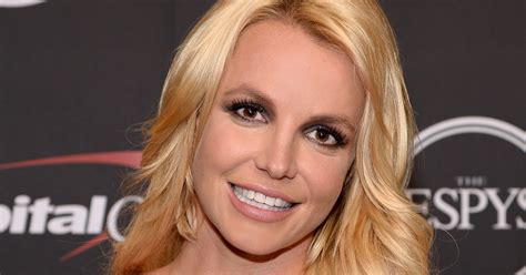 In A Snakeskin Thong And Mini Top Britney Spears Did A Hot Dance In Her Living Room Everythingfun