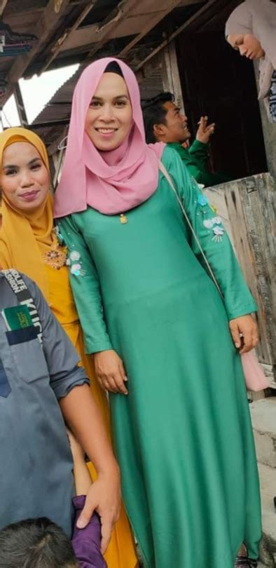 Milf Bertudung Tumblr Tumbex