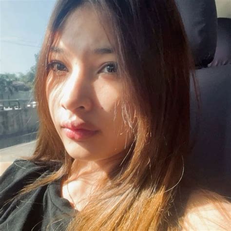 COLET BINI Pretty Brunette Cute Makeup Looks Couple Aesthetic