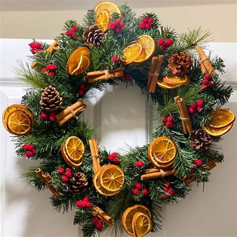 Pin By Lois Pfaff On Christmas Wreaths Creative Christmas Trees